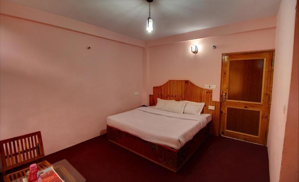 Hotel Kingston Manāli Εξωτερικό φωτογραφία
